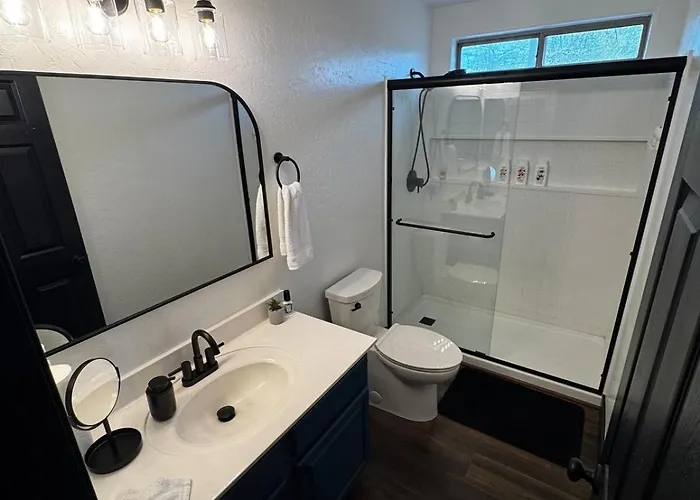 Luxury - Queen Bed, Pool & Putting Holiday home Gilbert