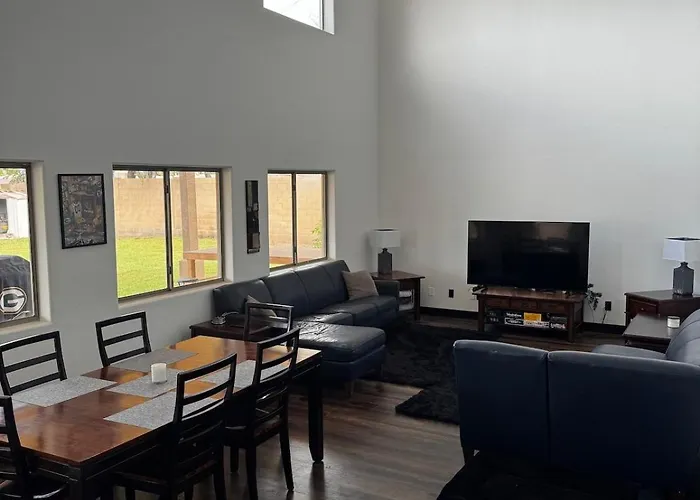 Luxury - Queen Bed, Pool & Putting Holiday home Gilbert